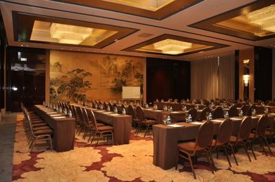 以禮相待，盡顯匠心——朗麗茲酒店禮儀服務(wù)體驗(yàn)記